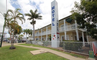 Colonial Rose Motel