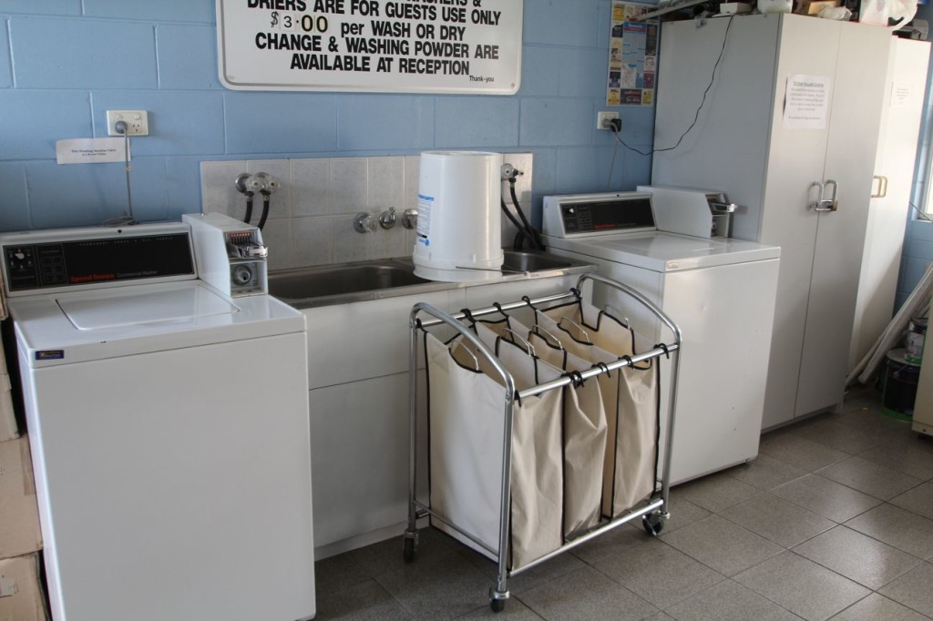 Colonial Rose Motel – Guest Laundry