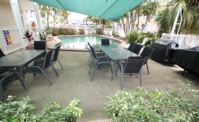 Colonial Rose Motel – Pool Area