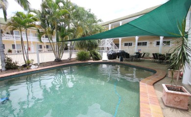 Colonial Rose Motel – Pool Area